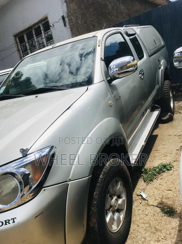 Toyota Hilux 2006 Gold
