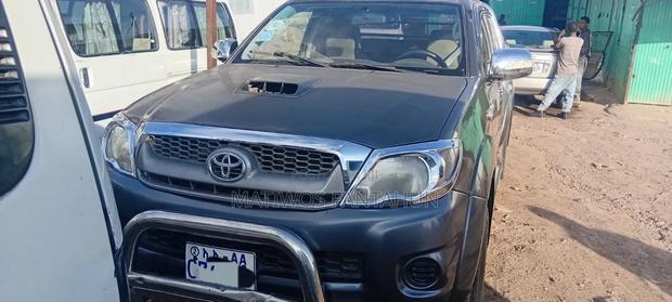 Toyota Hilux 2.5 D-4D 4X4 SRX 2010 Black