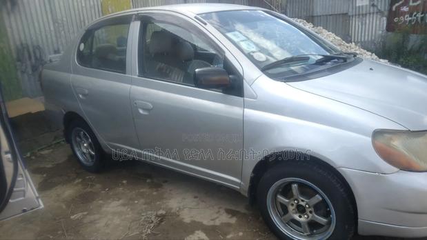 Toyota Platz 2001 Silver