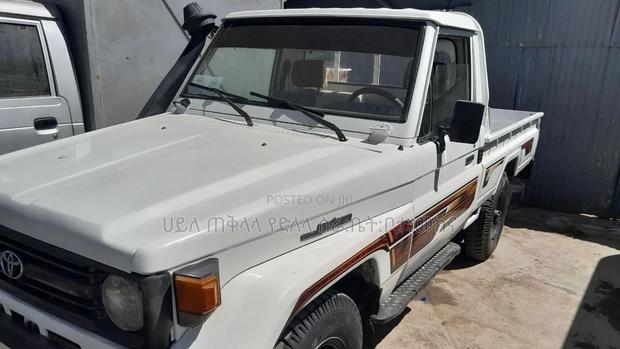 Toyota Land Cruiser 90 1997 Ivory