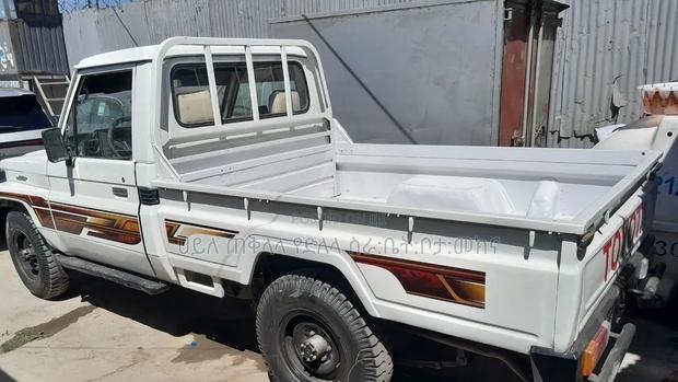 Toyota Land Cruiser 90 1997 Ivory