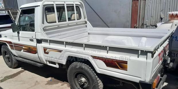 Toyota Land Cruiser 90 1997 Ivory