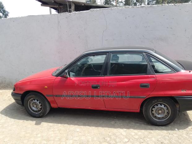 Opel Astra 1996 Red