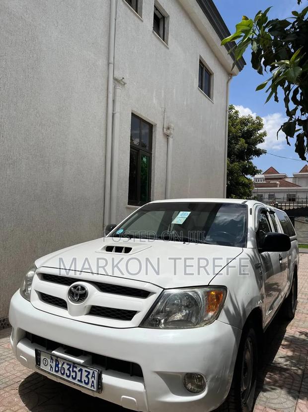 Toyota Hilux 2.5 D-4D SRX 2009 White