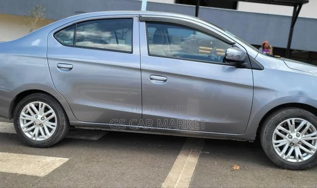 Mitsubishi Attrage 2022 Silver
