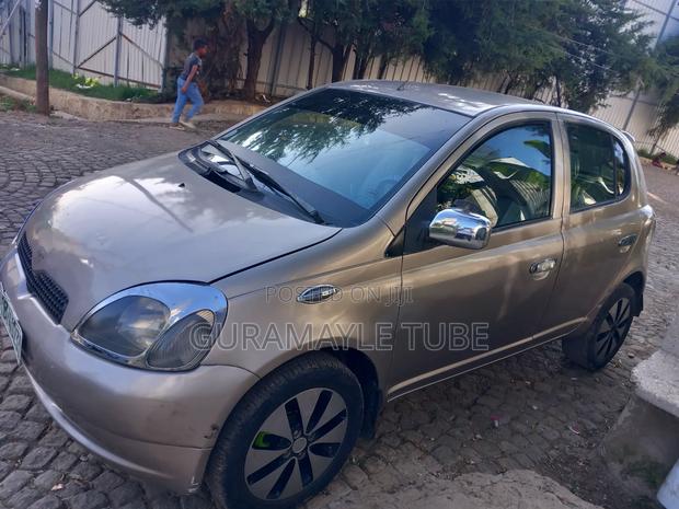Toyota Vitz 1.0 FWD 3dr 2001 Gray