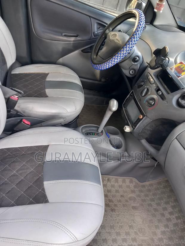 Toyota Vitz 1.0 FWD 3dr 2001 Gray