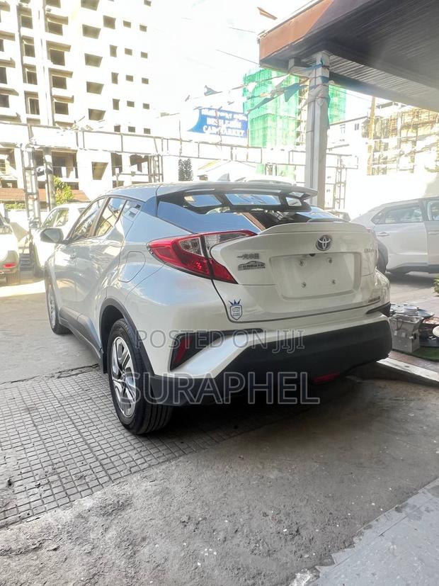 Toyota C-HR XLE 2022 White