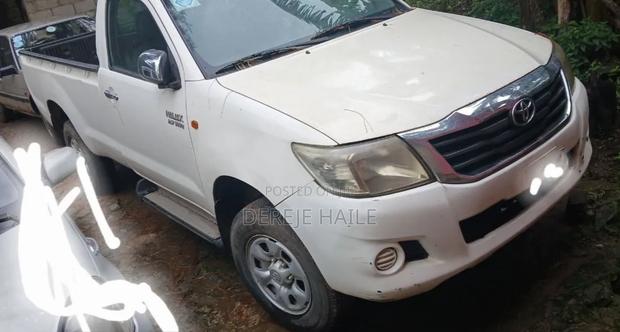 Toyota Hilux 2011 White
