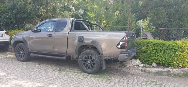 Toyota Hilux 2022 Green
