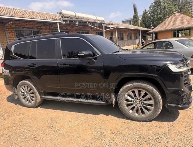 Toyota Land Cruiser 2023 Black
