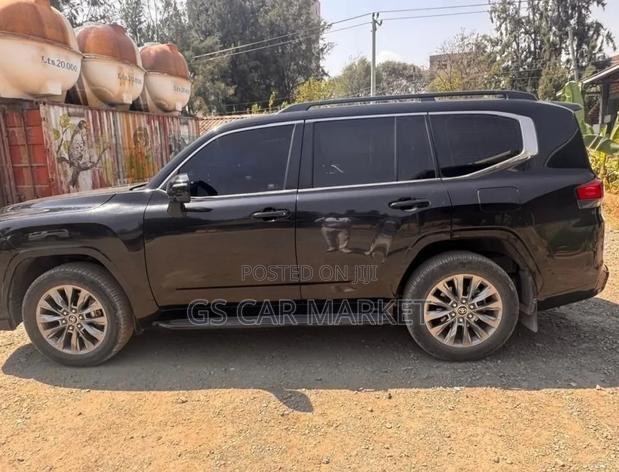 Toyota Land Cruiser 2023 Black