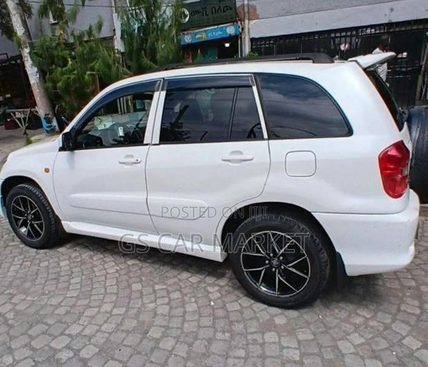 Toyota RAV4 2005 White