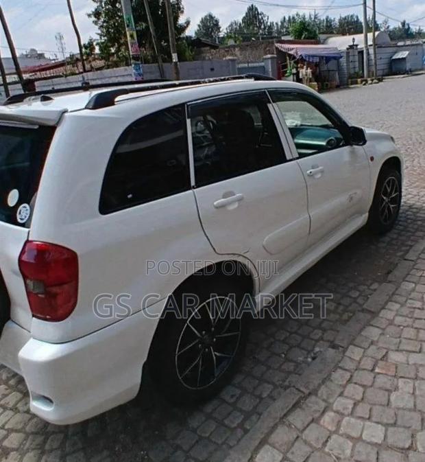 Toyota RAV4 2005 White