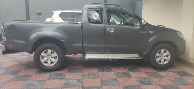 Toyota Hilux 2010 Gray