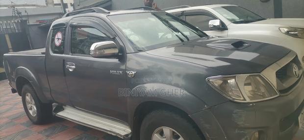 Toyota Hilux 2010 Gray