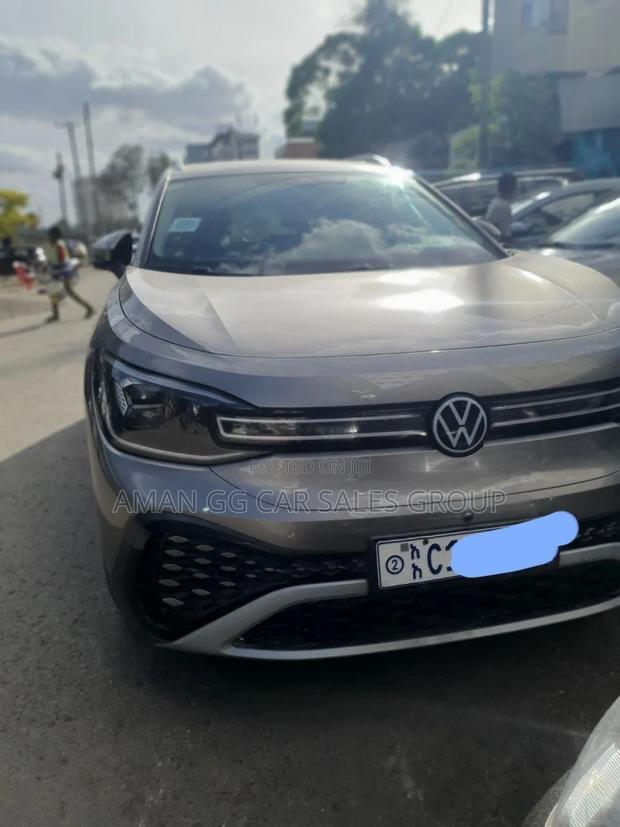 Volkswagen ID.6 2022 Gold