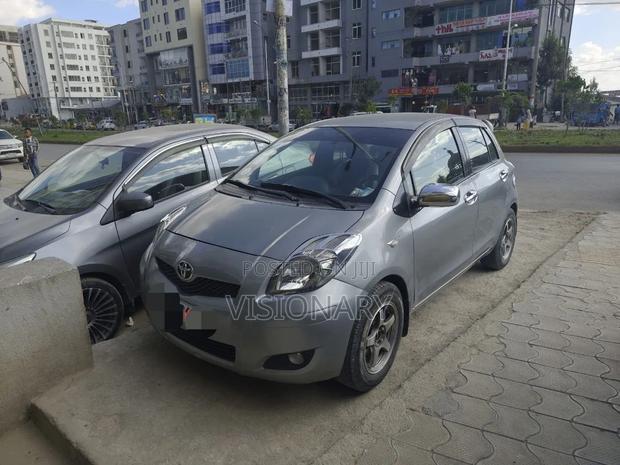 Toyota Yaris 2010 Gray
