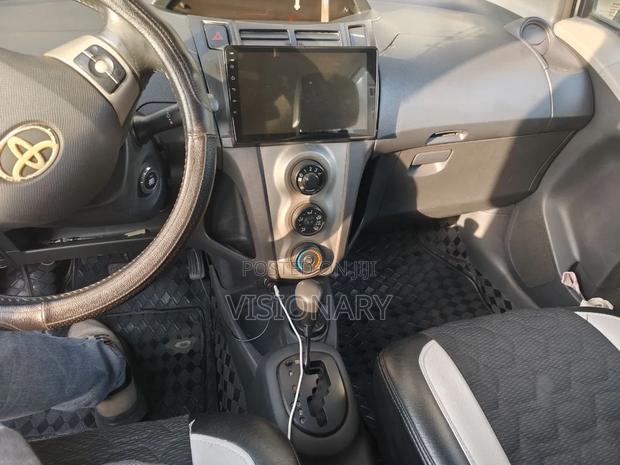 Toyota Yaris 2010 Gray