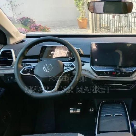 Volkswagen ID.6 2025 Gold