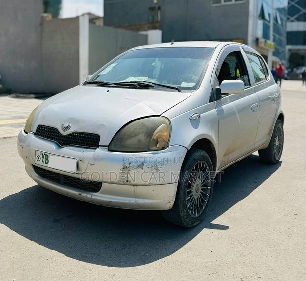 Toyota Vitz 2001 Silver