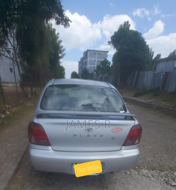 Toyota Platz 2001 Silver