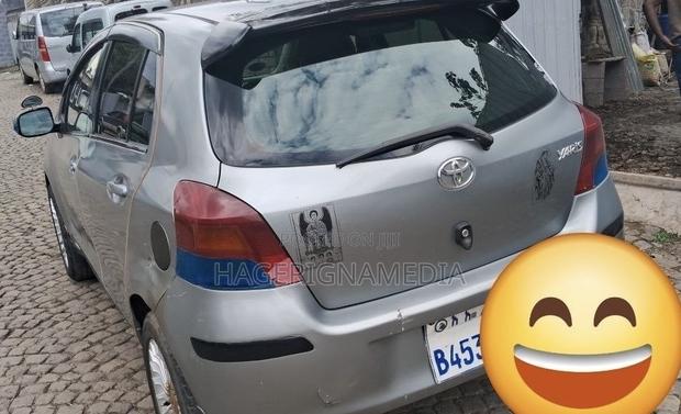 Toyota Yaris 2010 Silver