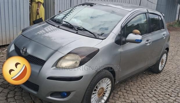 Toyota Yaris 2010 Silver