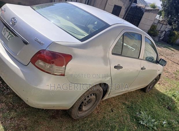 Toyota Yaris 2011 Silver