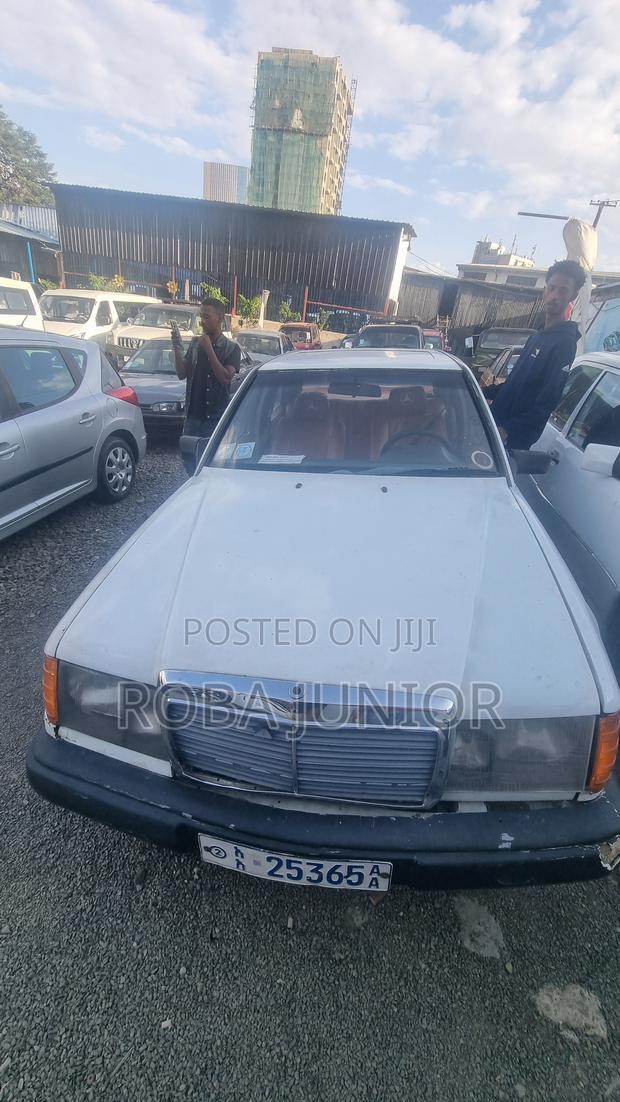 Mercedes-Benz W124 1990 White