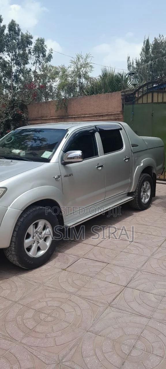 Toyota Hilux 2010 Silver