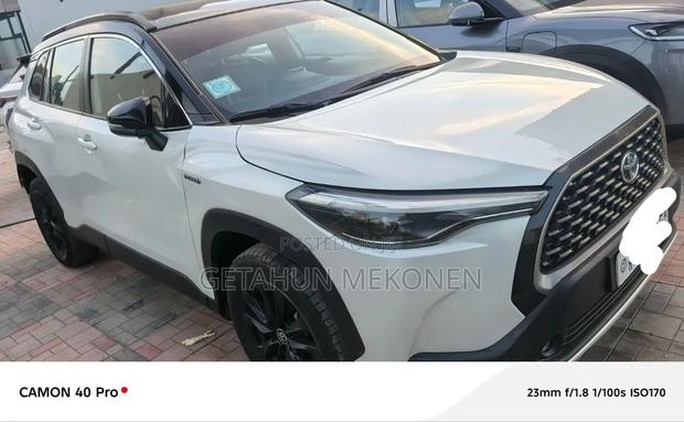 Toyota Corolla Cross Hybrid 2023 White
