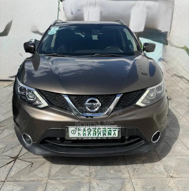 Nissan Qashqai 2017 Brown
