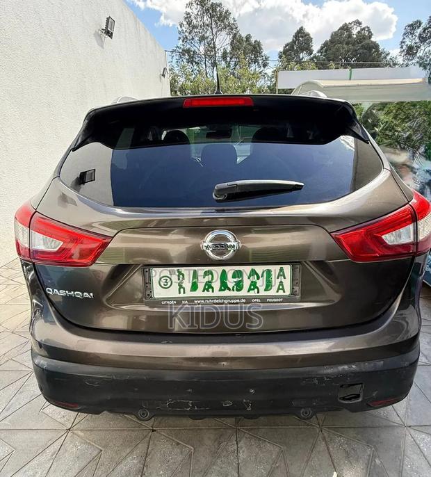 Nissan Qashqai 2017 Brown