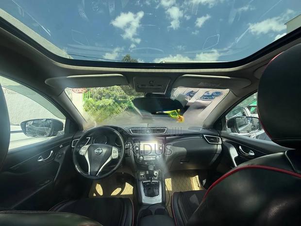 Nissan Qashqai 2017 Brown
