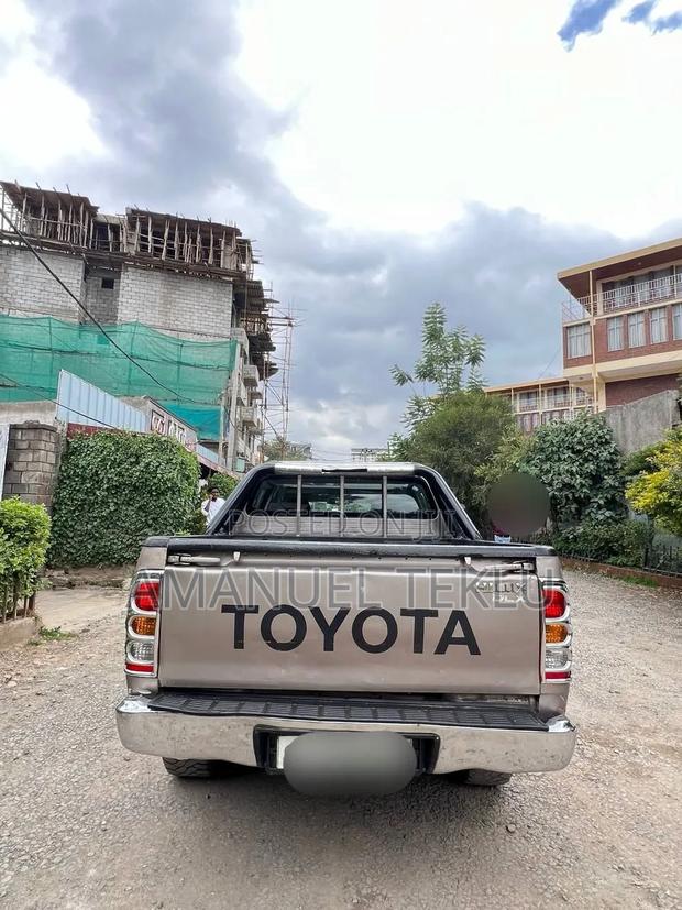 Toyota Hilux 2010 Gold