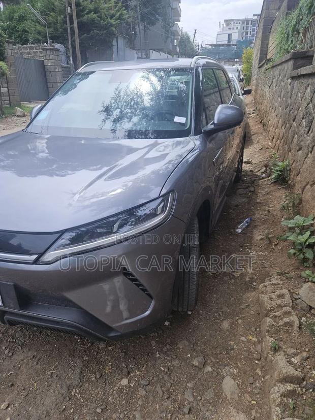 BYD E2 43 kWh 94 hp FWD 2024 Gray