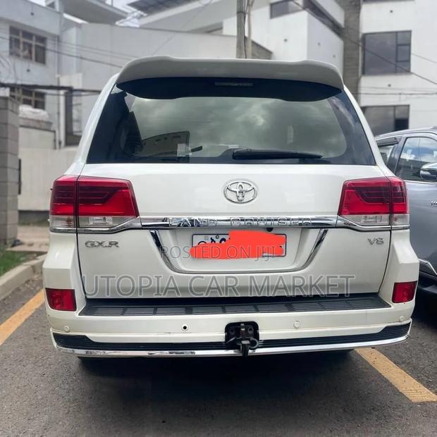Toyota Land Cruiser 2010 White