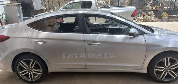 Hyundai Avante 2017 Silver