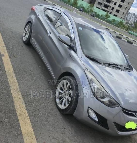 Hyundai Avante 2012 Silver