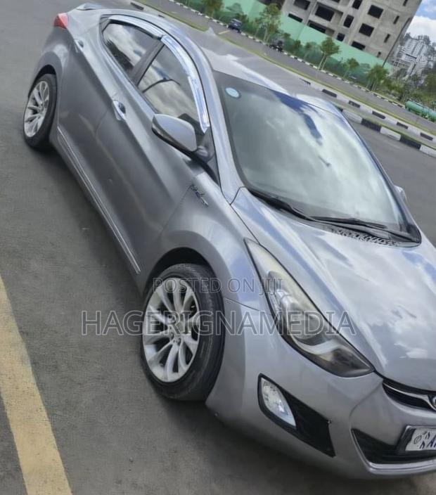 Hyundai Avante 2012 Silver
