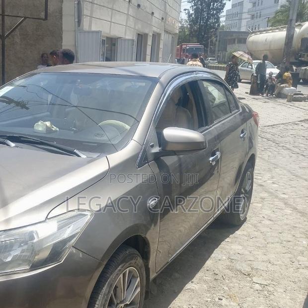 Toyota Yaris 2016 Brown