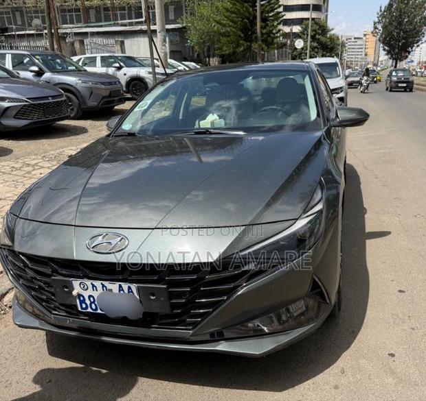 Hyundai Avante 2021 Green