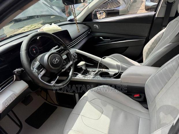 Hyundai Avante 2021 Green