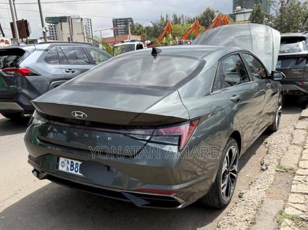 Hyundai Avante 2021 Green