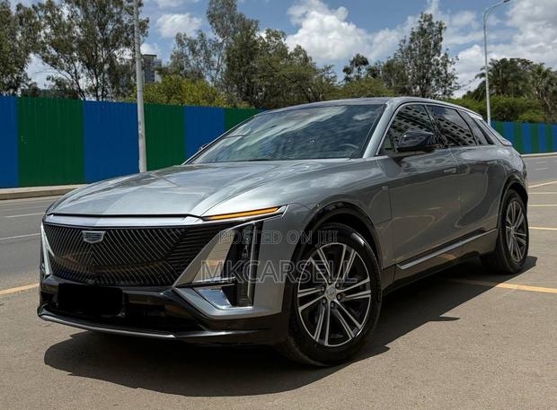 Cadillac Lyriq 100 kWh AWD 2023 Silver