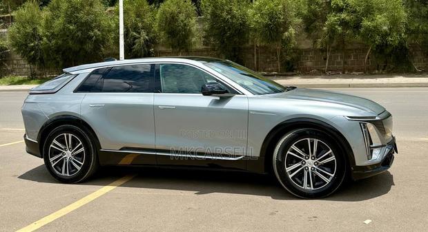 Cadillac Lyriq 100 kWh AWD 2023 Silver