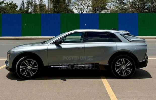Cadillac Lyriq 100 kWh AWD 2023 Silver