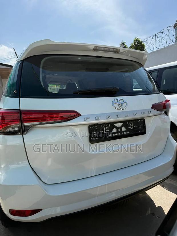 Toyota Fortuner 2023 White