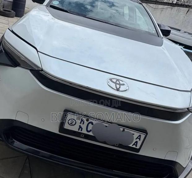Toyota bZ4X 2023 Off white